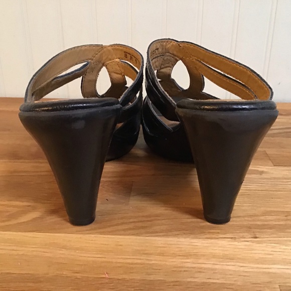 Sweet Leather Sandals - Picture 5 of 7